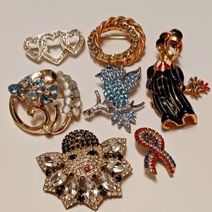 Vintage Group of Seven Beautiful Unmark Brooches